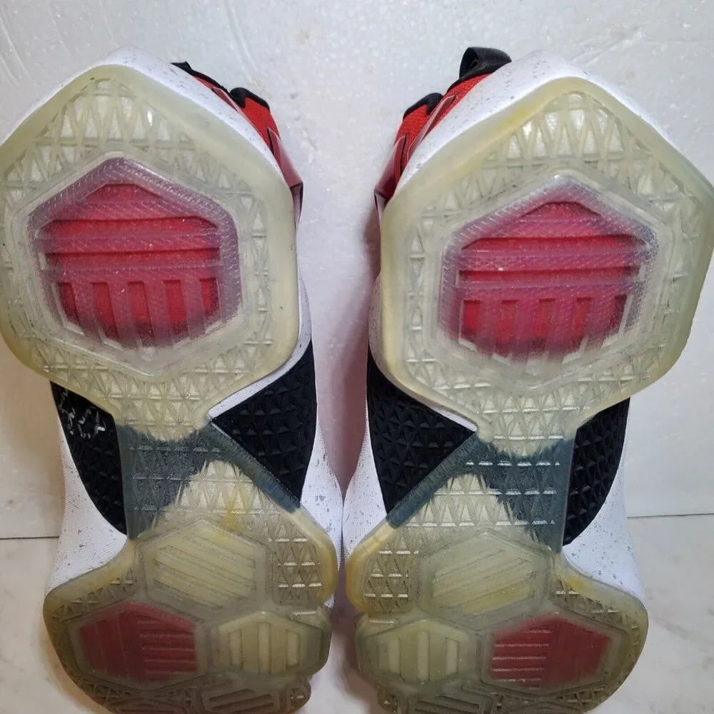 Nike LeBron XIII GS Athletic Shoes 6Y US Red Logo High Top Basketball Sneakers